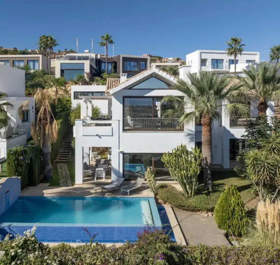 Продажа  отдельно стоящей виллы в El Paraiso