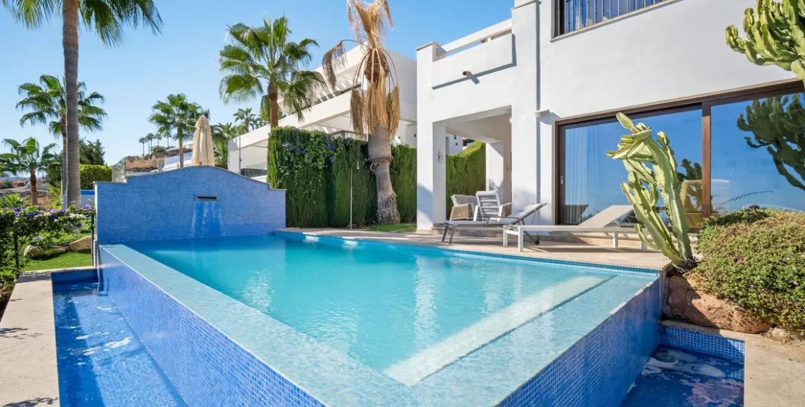 Venta de villa independiente en El Paraiso 3