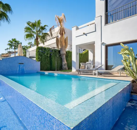 Продажа  отдельно стоящей виллы в El Paraiso