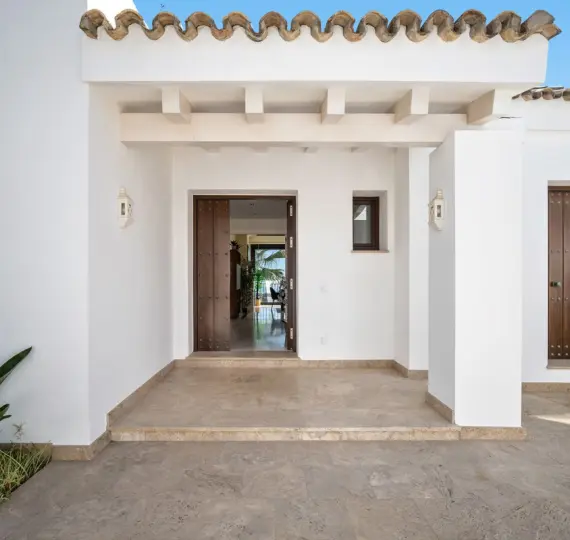 Продажа  отдельно стоящей виллы в El Paraiso