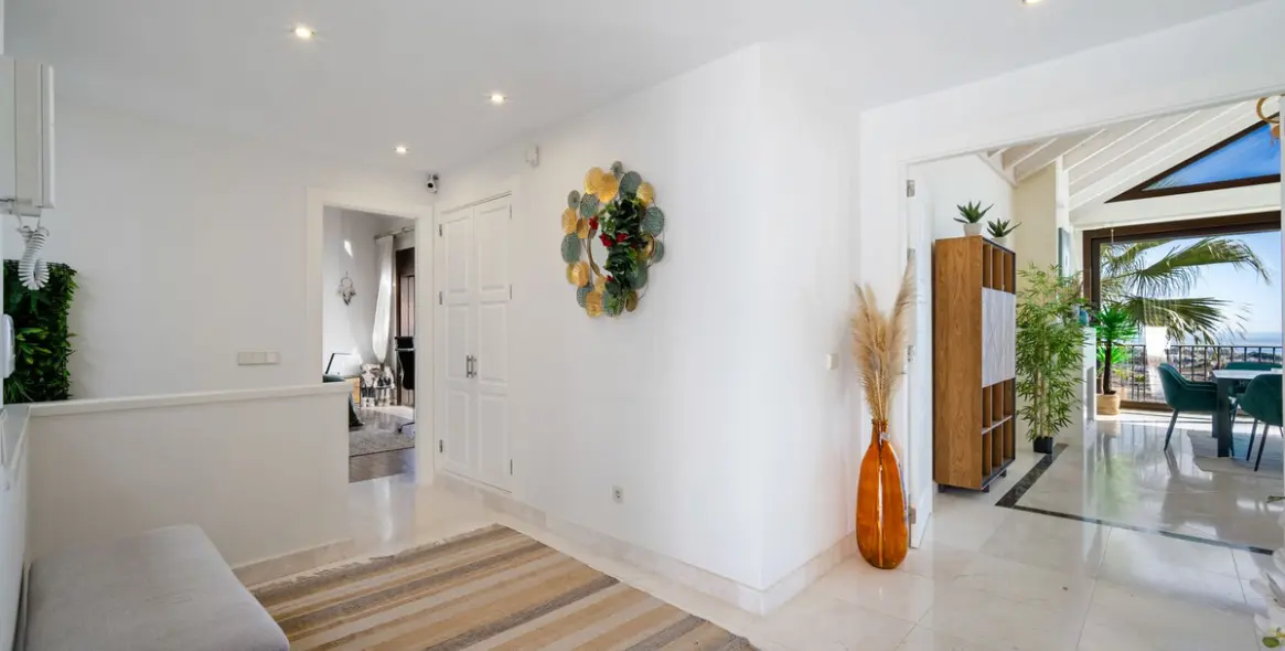 Venta de villa independiente en El Paraiso 5