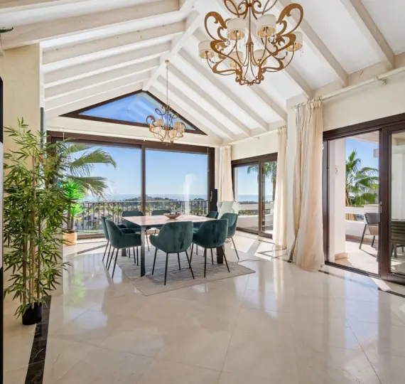 Продажа  отдельно стоящей виллы в El Paraiso