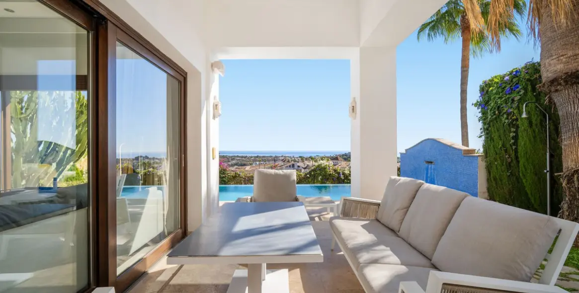 Venta de villa independiente en El Paraiso 11