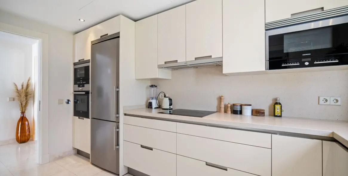 Venta de villa independiente en El Paraiso 13