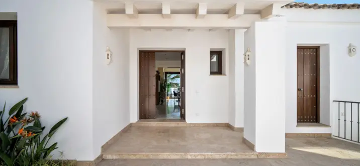 Venta de villa independiente en El Paraiso 3