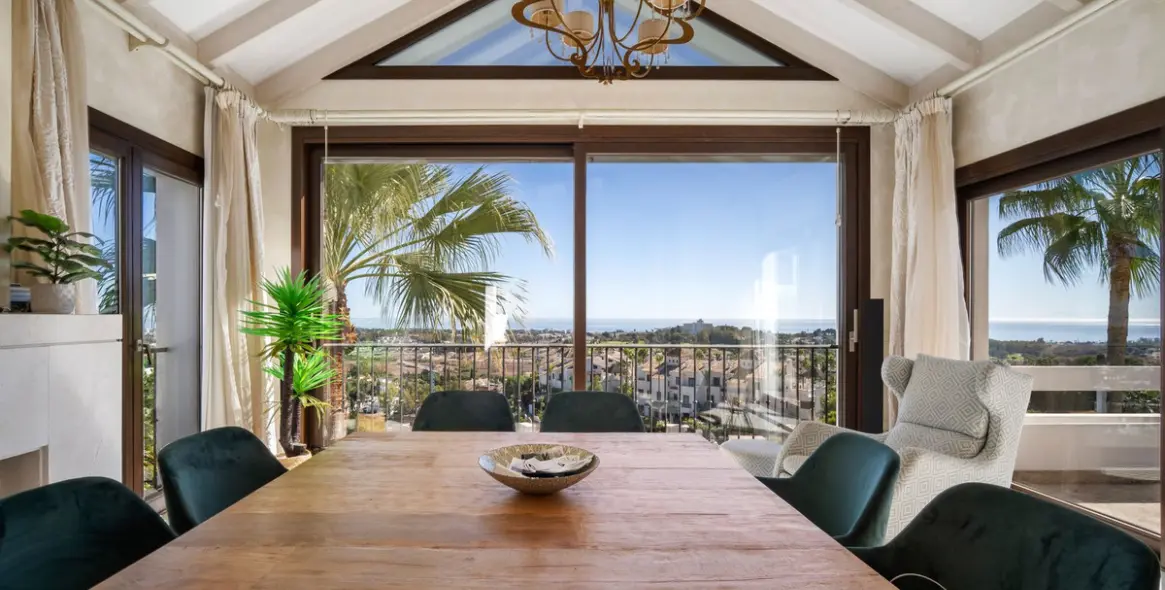 Sale of detached villa in El Paraiso 7