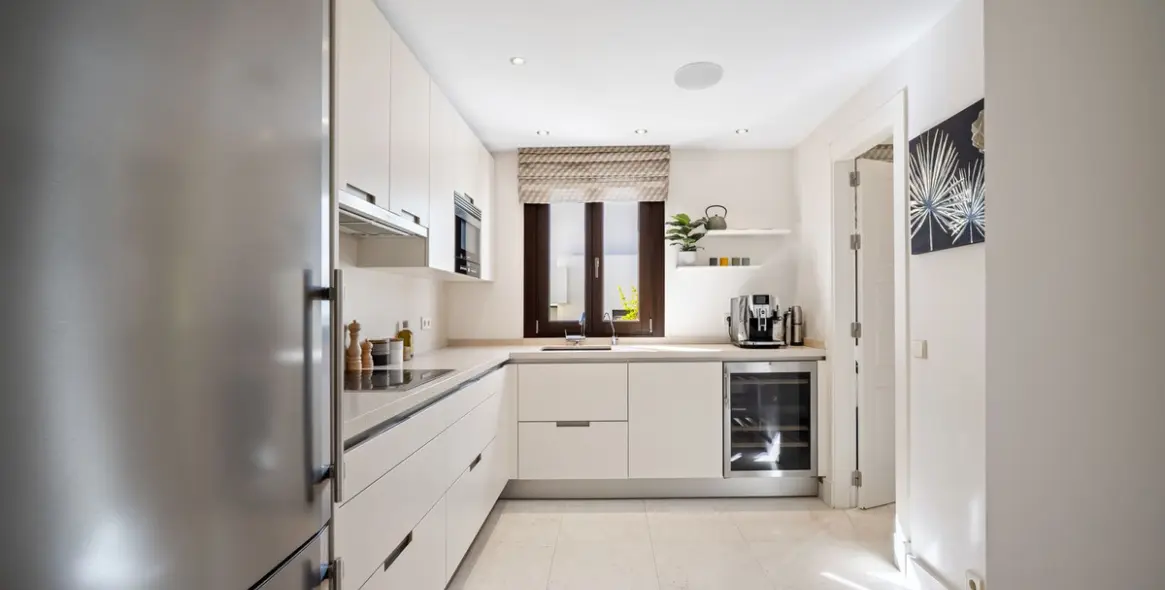 Sale of detached villa in El Paraiso 14