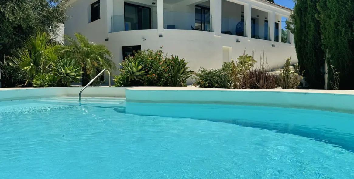 Продажа  отдельно стоящей виллы в El Rosario 1