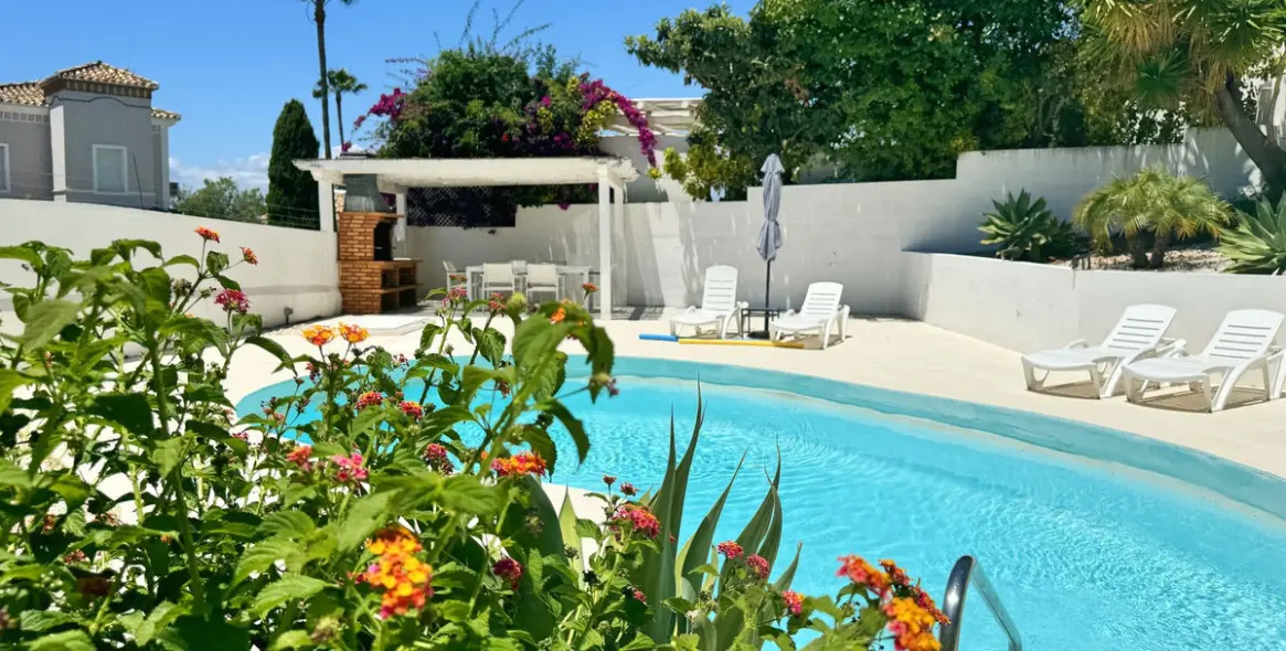 Продажа  отдельно стоящей виллы в El Rosario 2