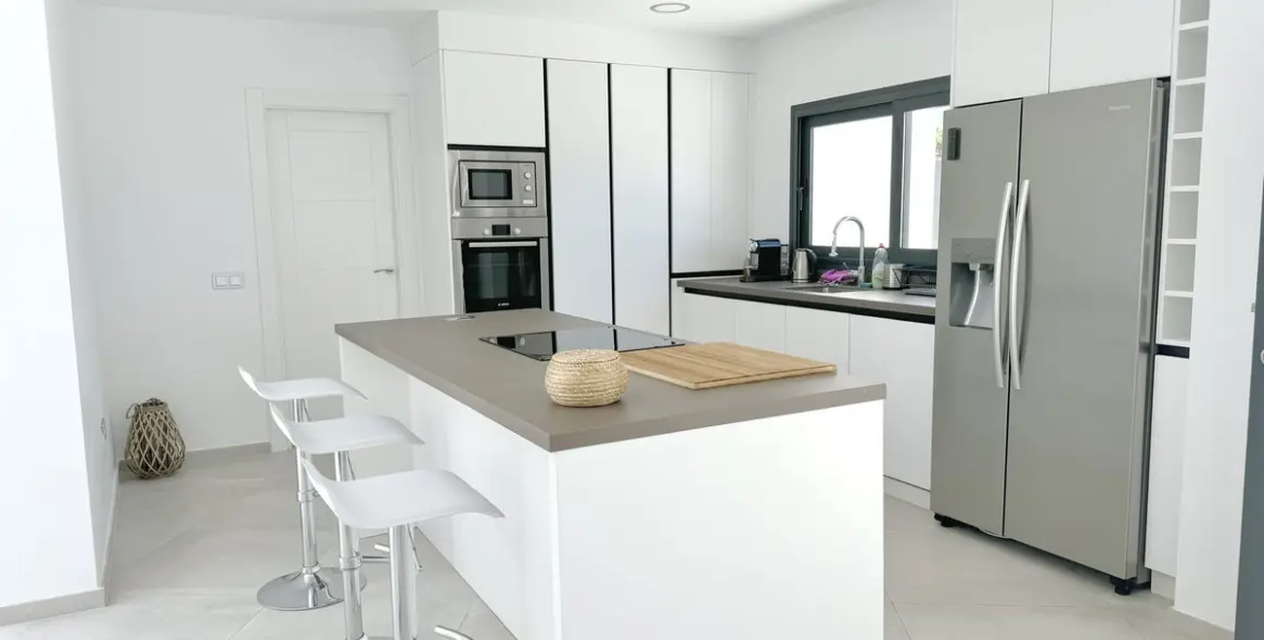 Продажа  отдельно стоящей виллы в El Rosario 3