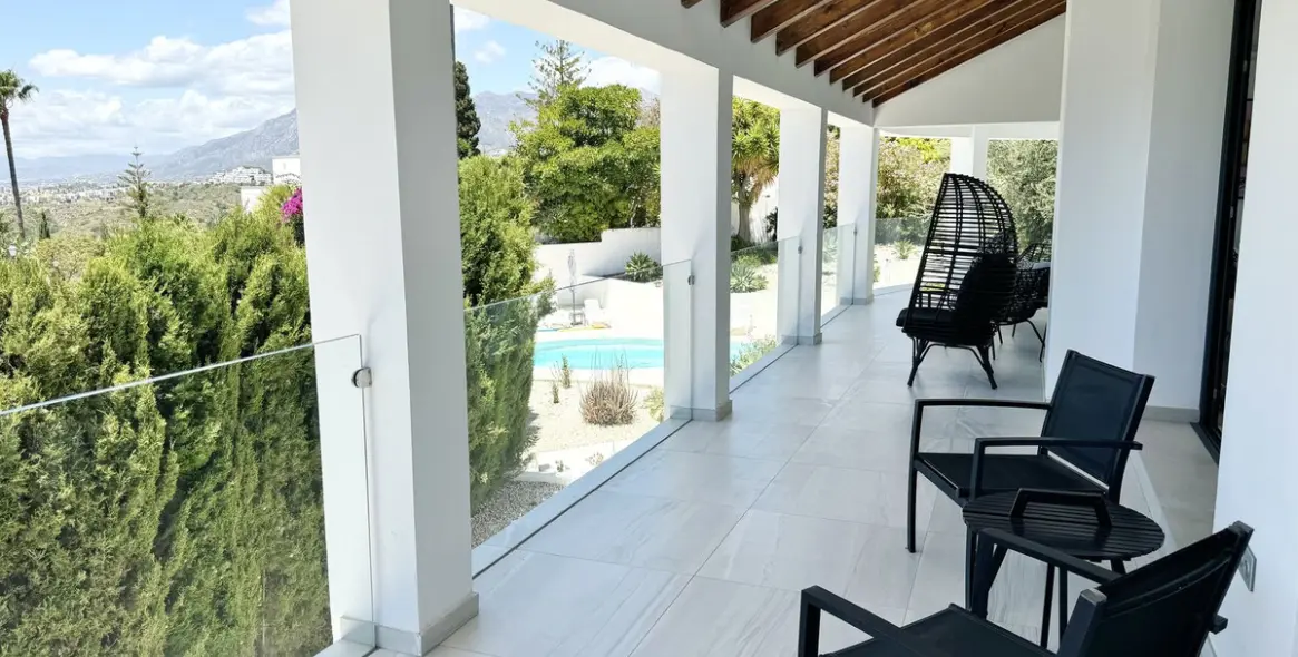 Продажа  отдельно стоящей виллы в El Rosario 12