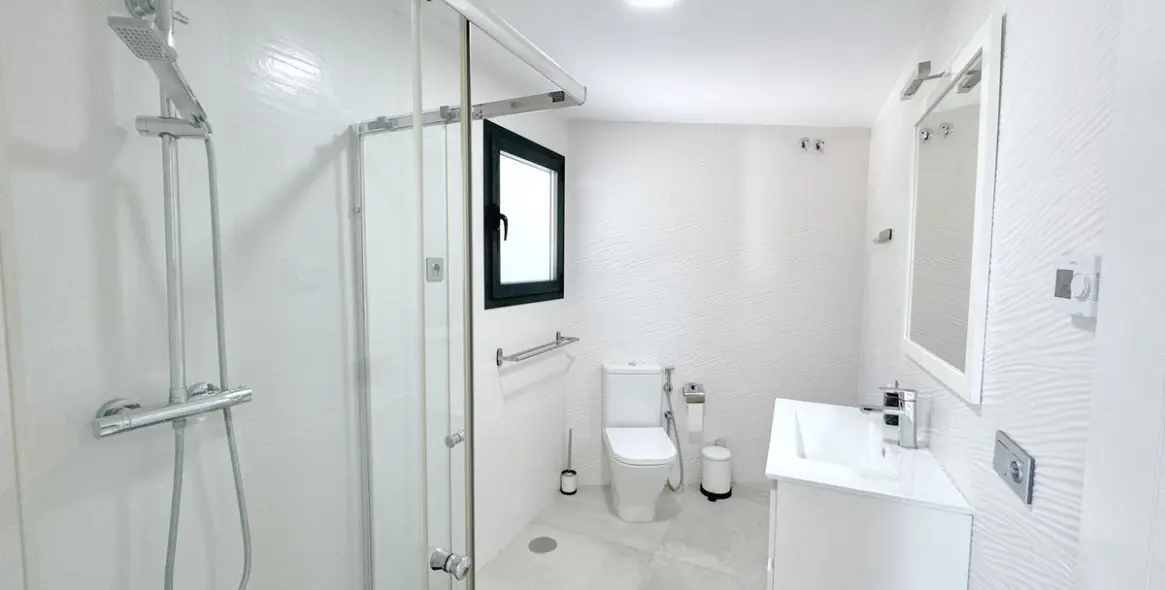 Sale of detached villa in El Rosario 26