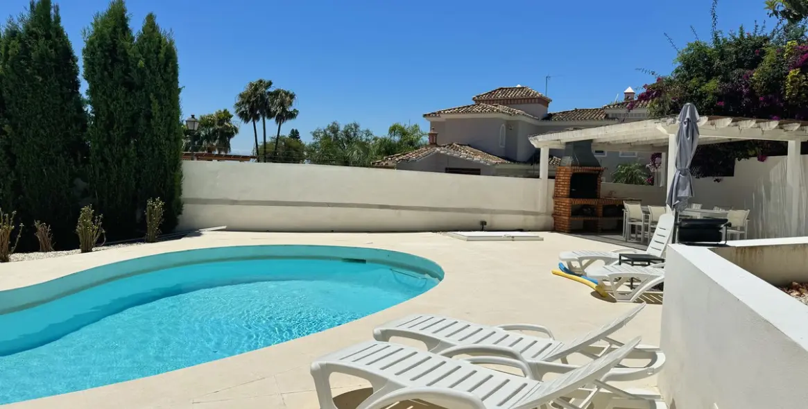 Sale of detached villa in El Rosario 31