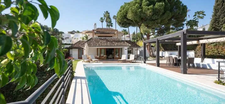 Продажа  отдельно стоящей виллы в Nueva Andalucía 0