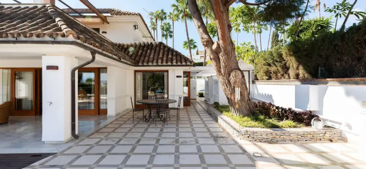 Продажа  отдельно стоящей виллы в Nueva Andalucía 1