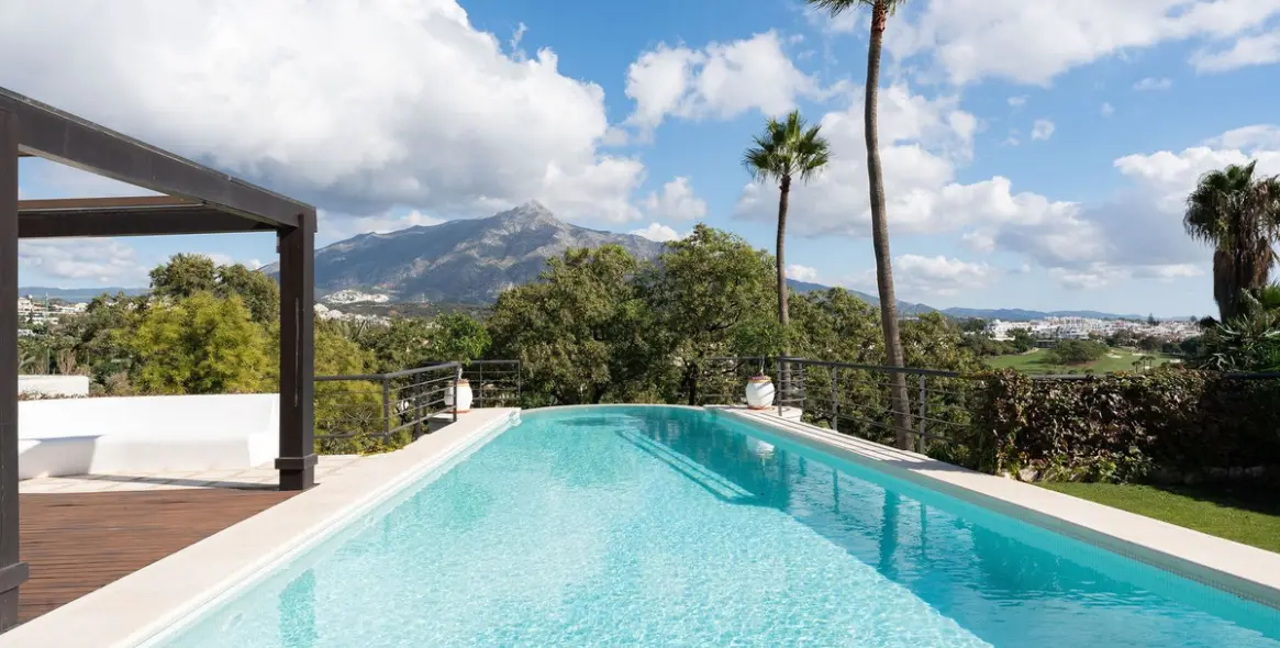 Venta de villa independiente en Nueva Andalucía 3