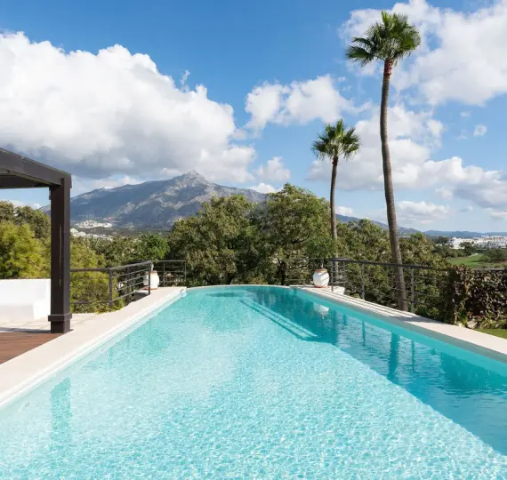 Продажа  отдельно стоящей виллы в Nueva Andalucía