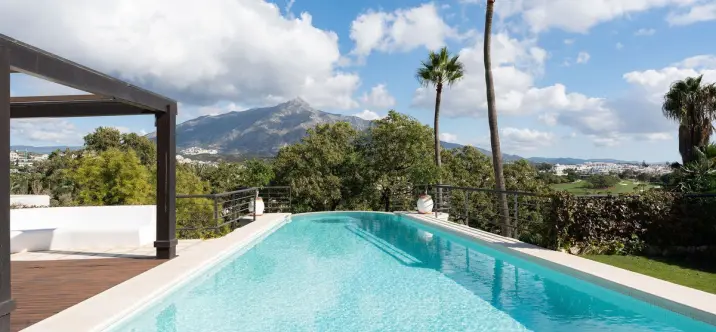 Продажа  отдельно стоящей виллы в Nueva Andalucía 2