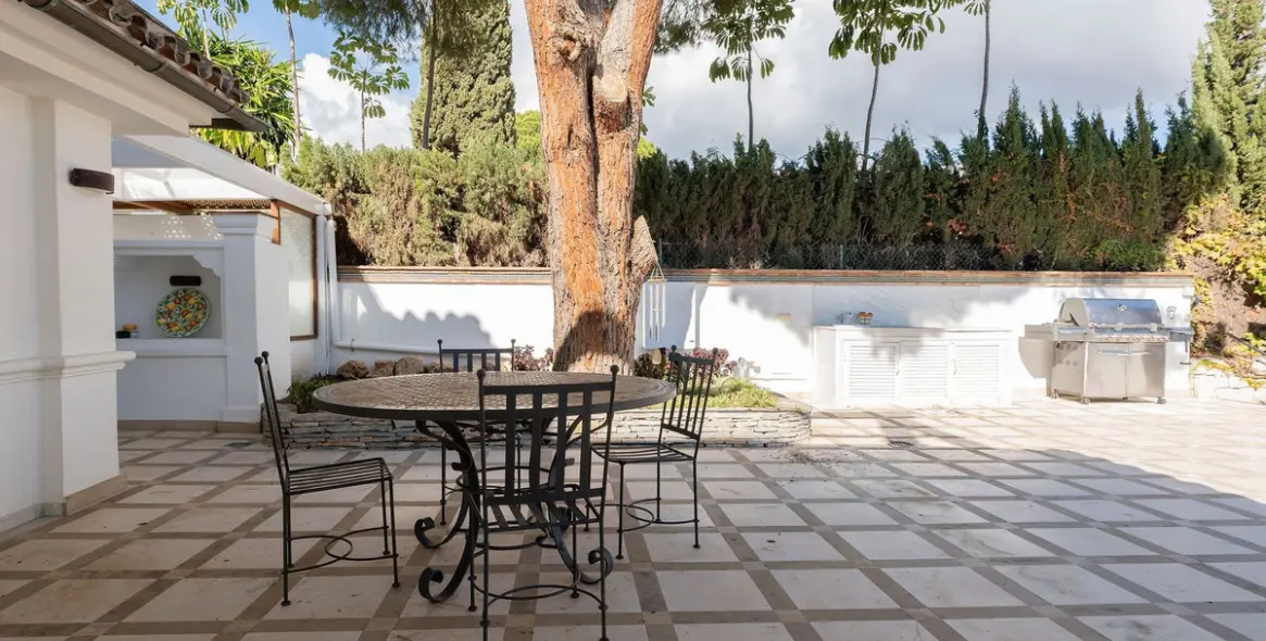 Venta de villa independiente en Nueva Andalucía 4