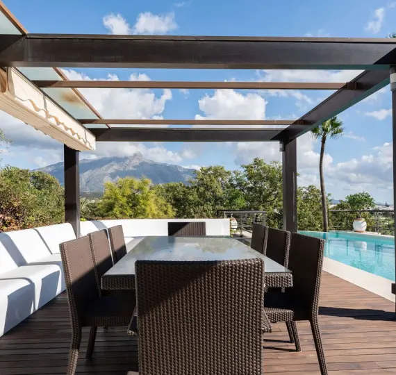 Продажа  отдельно стоящей виллы в Nueva Andalucía