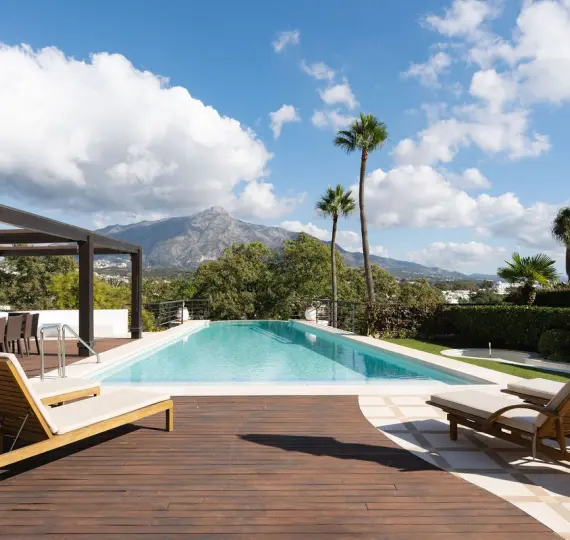 Продажа  отдельно стоящей виллы в Nueva Andalucía