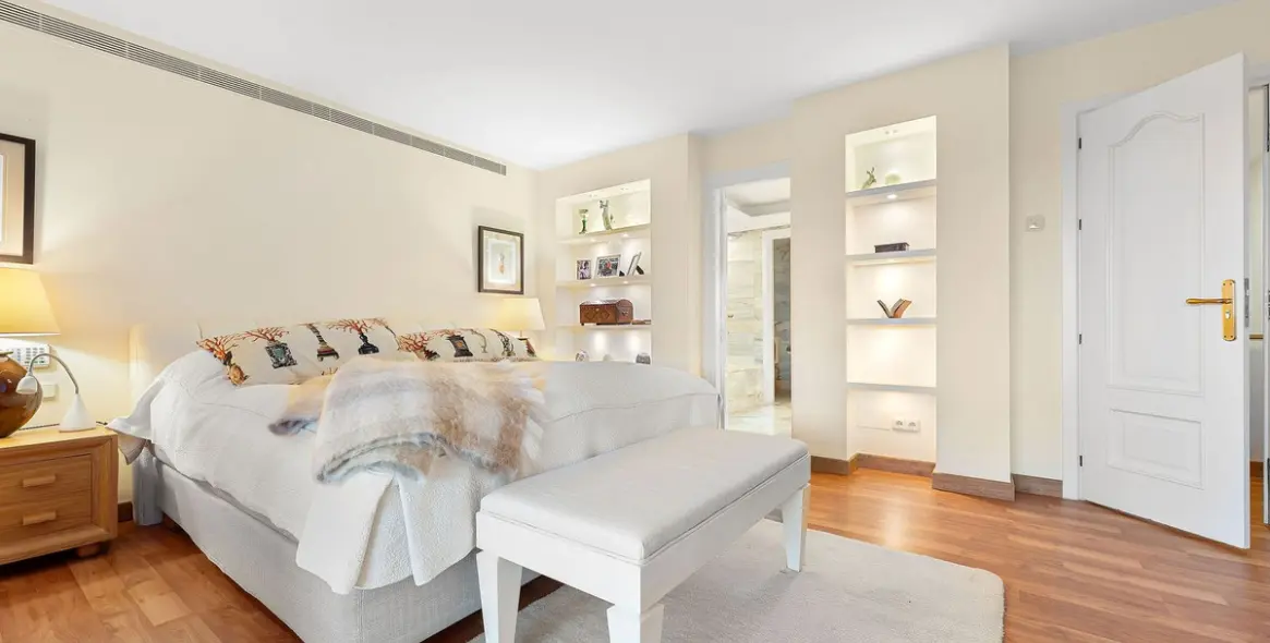 Venta de villa independiente en Nueva Andalucía 20