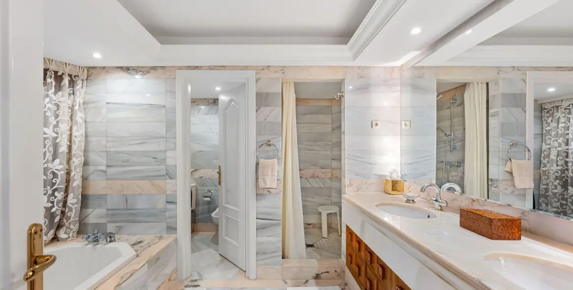 Продажа  отдельно стоящей виллы в Nueva Andalucía 22