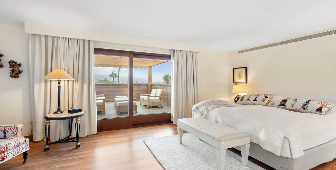 Продажа  отдельно стоящей виллы в Nueva Andalucía 25