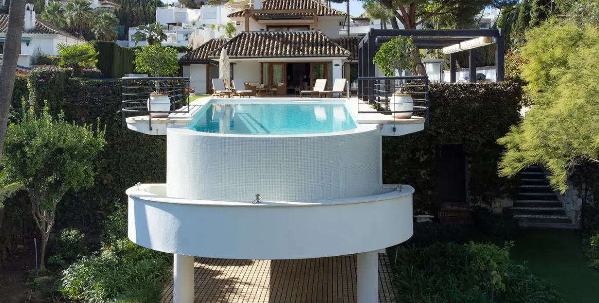 Продажа  отдельно стоящей виллы в Nueva Andalucía 39