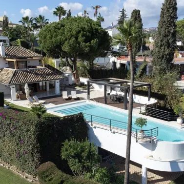 Продажа  отдельно стоящей виллы в Nueva Andalucía