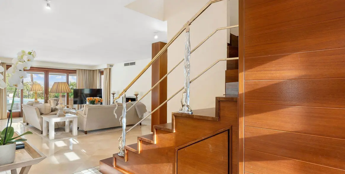 Venta de villa independiente en Nueva Andalucía 18