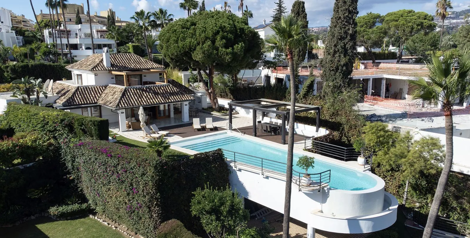 Sale of detached villa in Nueva Andalucía 1