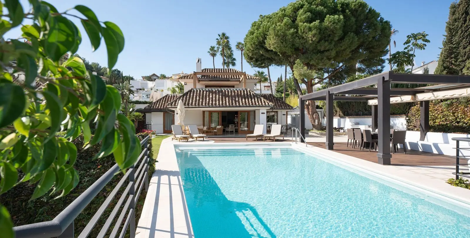 Sale of detached villa in Nueva Andalucía 2