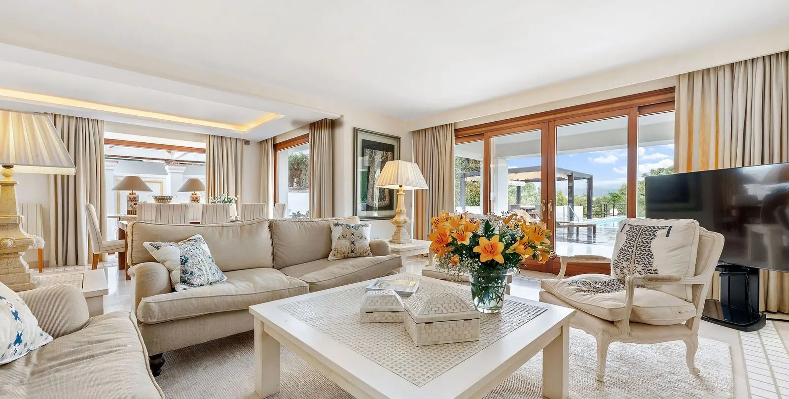 Sale of detached villa in Nueva Andalucía 10