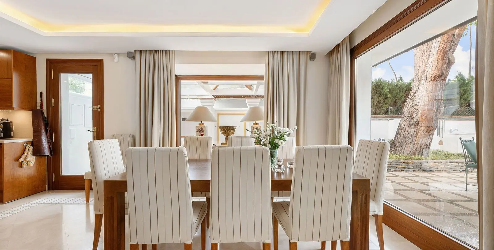 Sale of detached villa in Nueva Andalucía 16