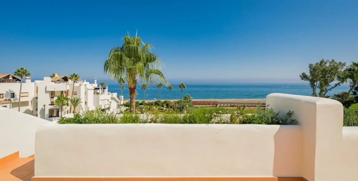 Sale of penthouse in Estepona (district New Golden Mile) 2