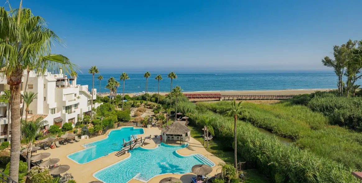 Sale of penthouse in New Golden Mile 3