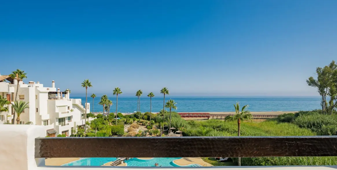 Sale of penthouse in New Golden Mile 4