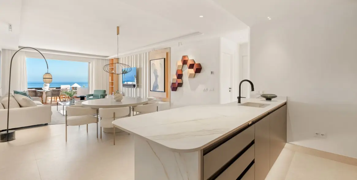 Sale of penthouse in New Golden Mile 14
