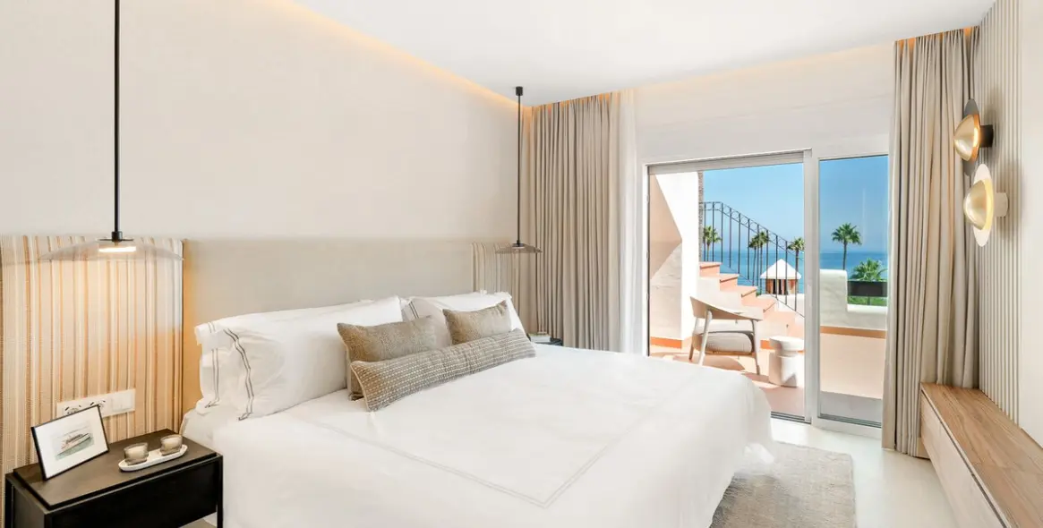 Sale of penthouse in New Golden Mile 15