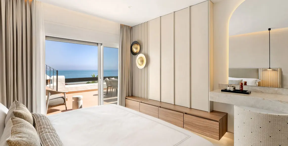 Sale of penthouse in New Golden Mile 16