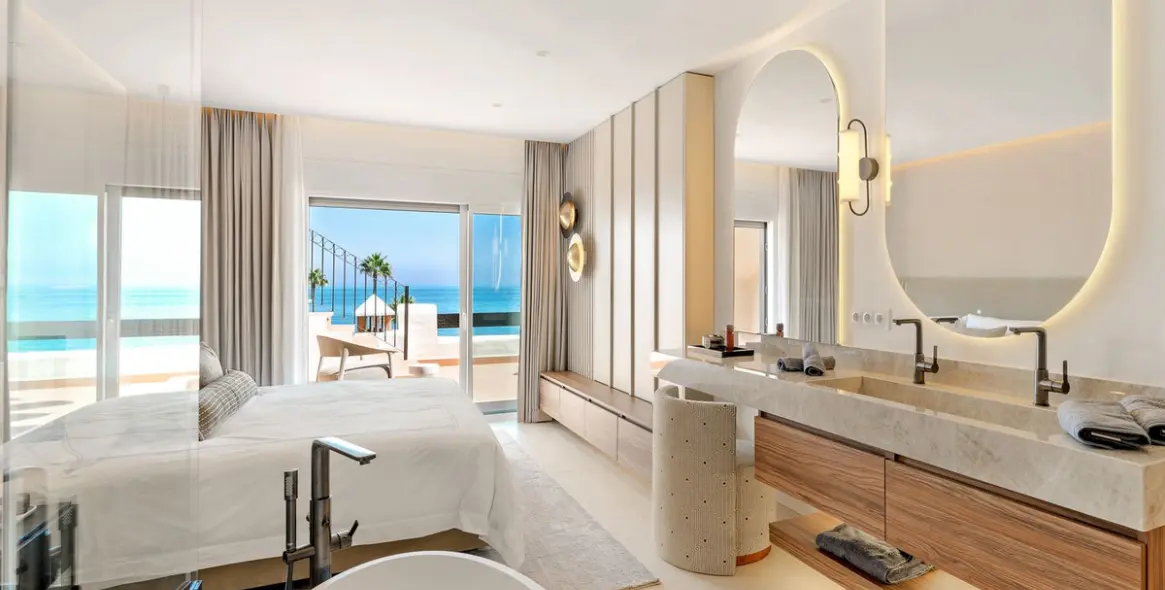 Sale of penthouse in New Golden Mile 18