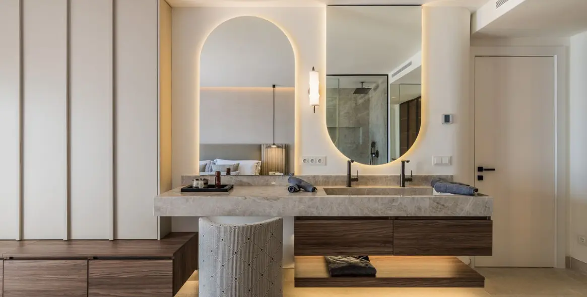 Sale of penthouse in New Golden Mile 19