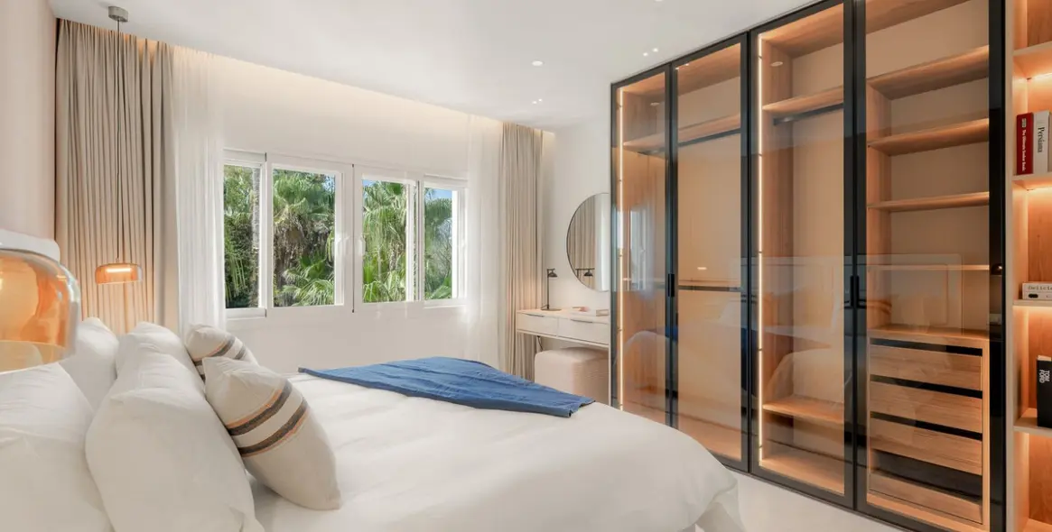 Sale of penthouse in New Golden Mile 21
