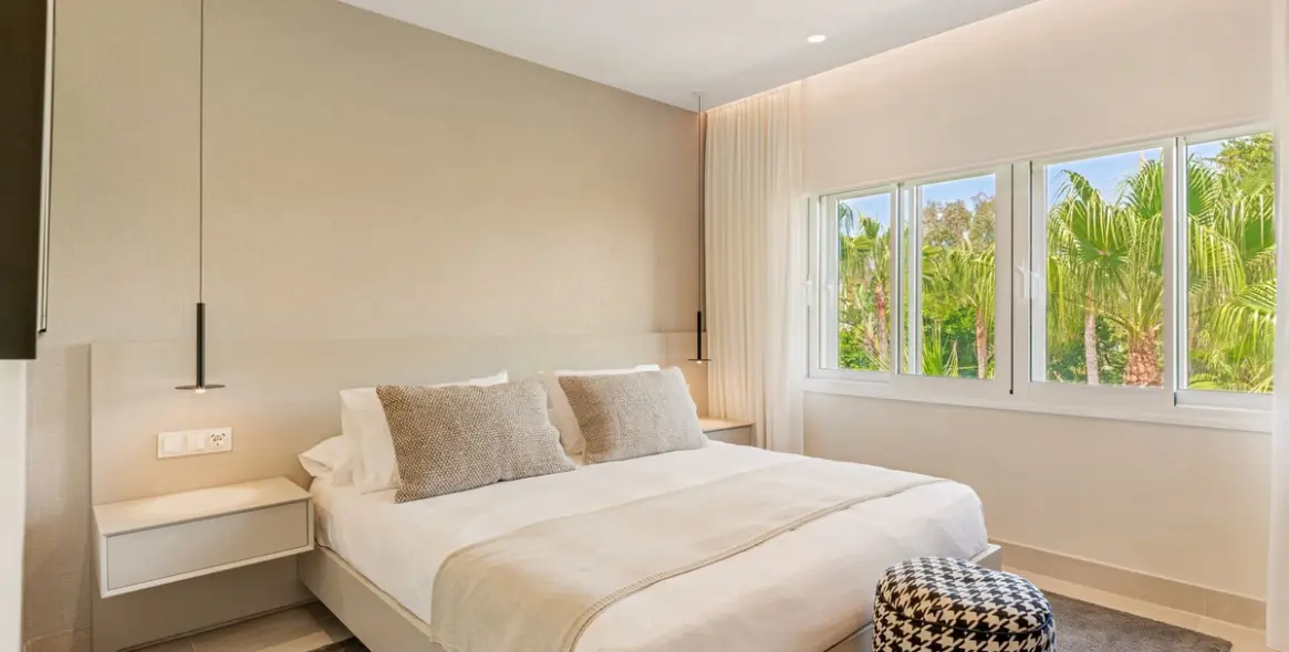 Sale of penthouse in New Golden Mile 25