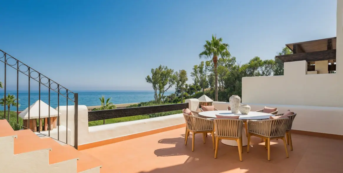 Sale of penthouse in New Golden Mile 28