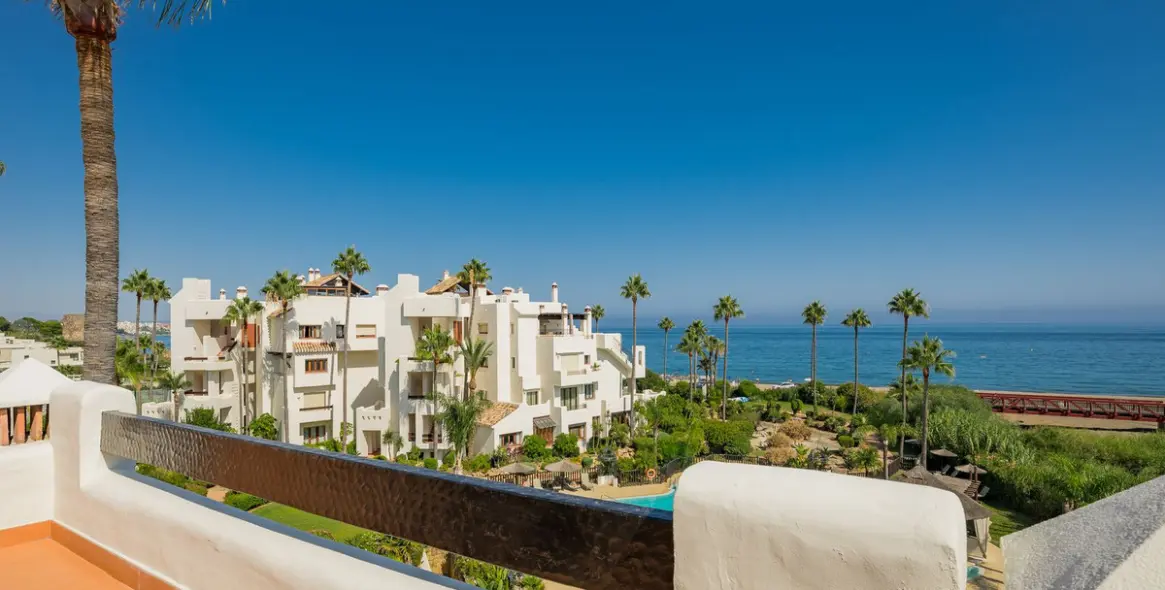 Sale of penthouse in New Golden Mile 29