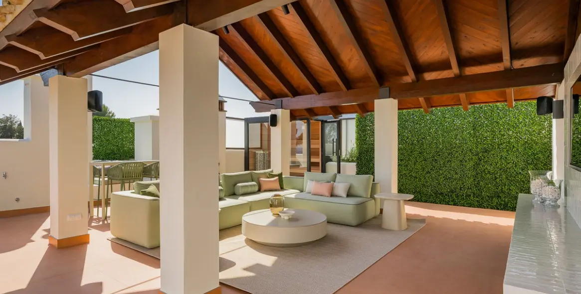 Sale of penthouse in New Golden Mile 30