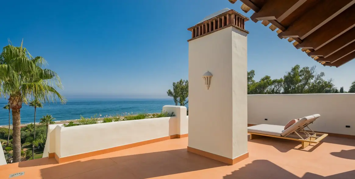 Sale of penthouse in New Golden Mile 32