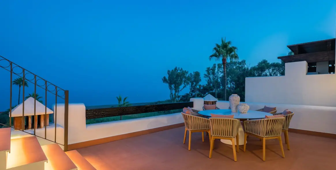 Sale of penthouse in New Golden Mile 36
